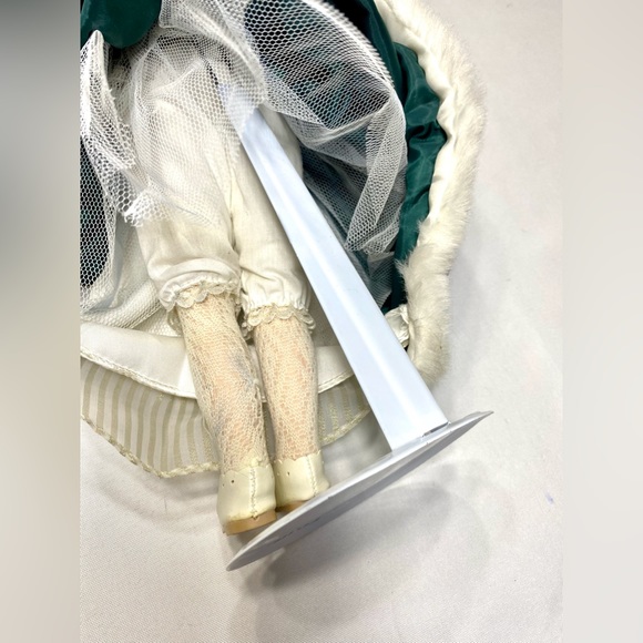 Brass Key Victorian Rose Collection Genuine Porcelain Doll Special Ed 1997 - Picture 7 of 9